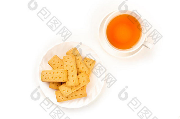苏格兰酥饼黄油饼干，在白色背景上从上方拍摄，配上一杯茶和一个放文字的地方