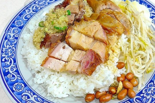 台湾的酱油鸡、烤<strong>鸭</strong>和烧烤肉配米饭