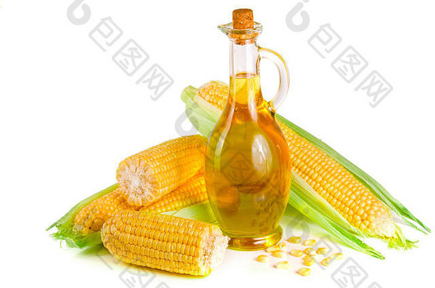 倾析器中的<strong>玉米油</strong>，白色背景上分离的新鲜玉米棒和谷物。