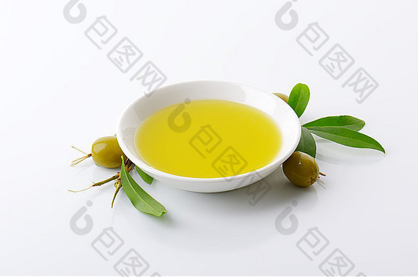 白瓷碗橄榄油