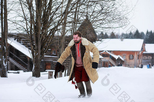 传统的冬天服装农民中世纪的年龄俄罗斯