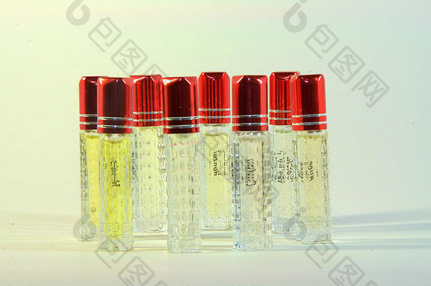 瓶液体使透明的玻璃装饰帽红色的颜色圆前面视图图片