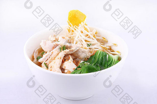 清汤面配鸡肉泰国餐
