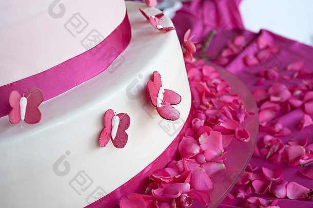婚礼蛋糕装饰玫瑰花瓣蝴蝶