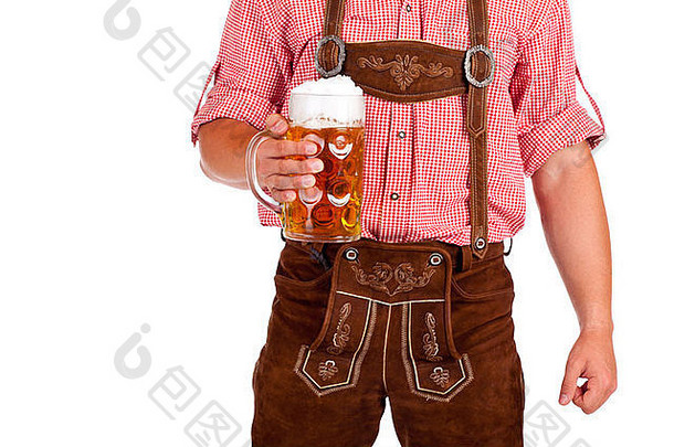一名巴伐利亚男子穿着皮裤（Lederhose）手持啤酒节啤酒杯。在白色背景上隔离。