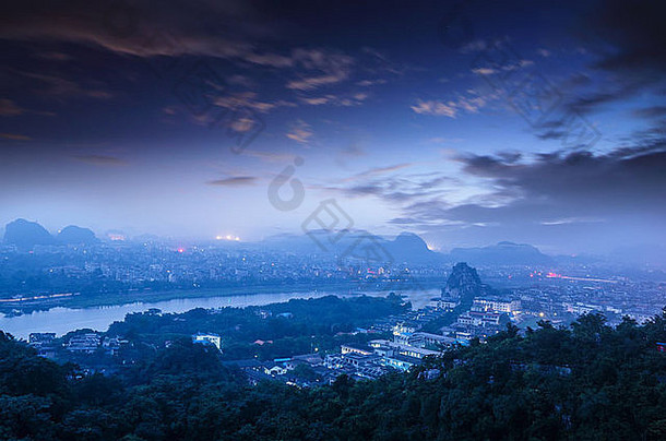 桂林乡村景观中的日落