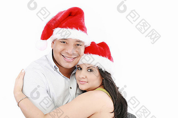 年轻、快乐、可爱、面带微笑的夫妇看着相机，祝圣诞快乐