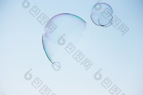 泡沫泡沫摘要特写镜头肥皂泡沫背景现代简单的设计Copy-Space独角兽彩虹的想法股票照片股票照片图像