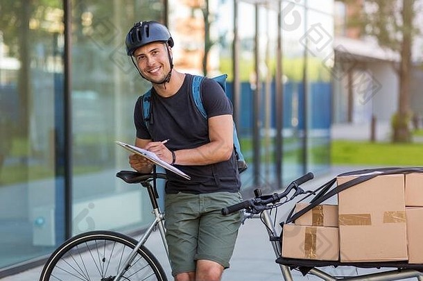 自行车送信员用货运自行车送货