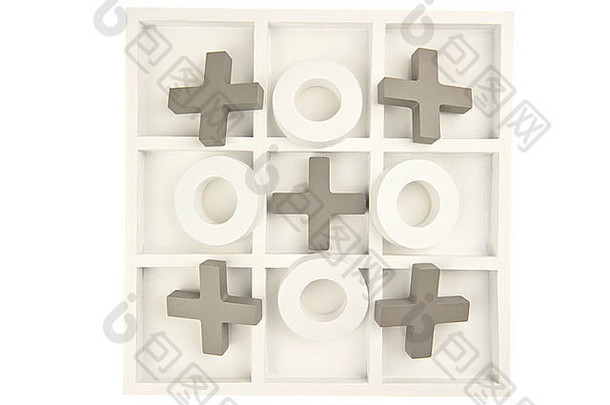 灰色和白色的木制棋盘和十字形棋盘，以及装饰华丽的十字形和孤立的棋子