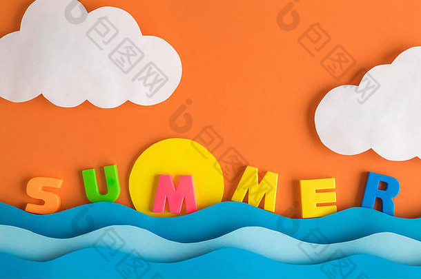 夏天假期最小的有创意的概念使色彩斑斓的信文本纸海太阳云橙色天空背景