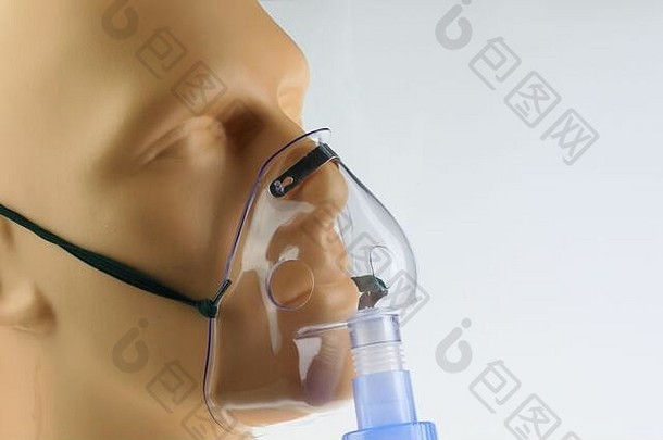 为医院病人提供氧气的呼吸面罩