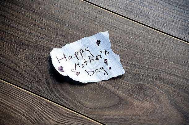 快乐母亲的一天写一块纸木背景