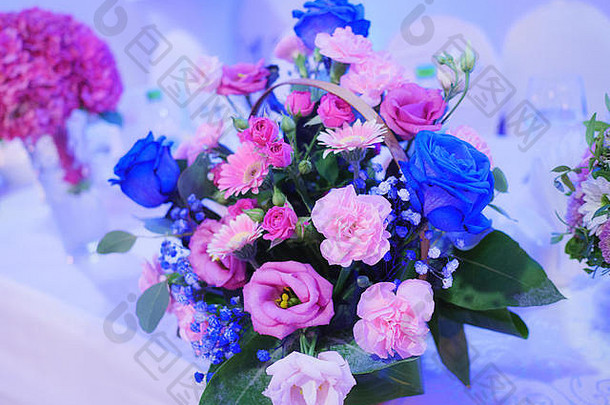 花式玫瑰是婚礼、庆典、餐厅或正式活动的核心，是厨房的一个细节
