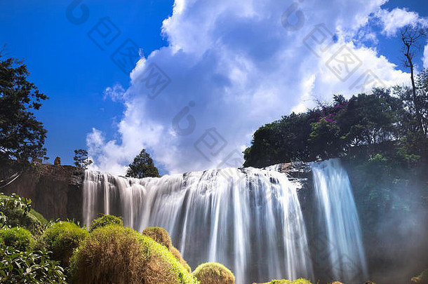 大象瀑布阳光明媚的一天林盾省越南南