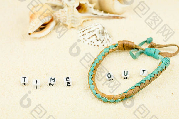 时间信前面海贝壳彩色wristbandon桑迪海滩