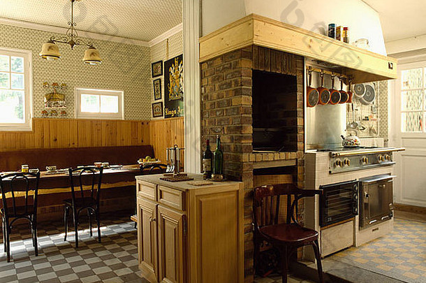 开放式厨房餐厅房间大烤箱黑色的白色检查地板上