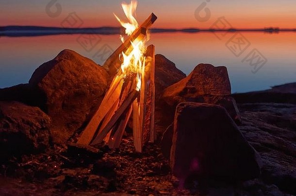 火火焰大气篝火海滩晚上水湖背沟温暖的颜色太阳
