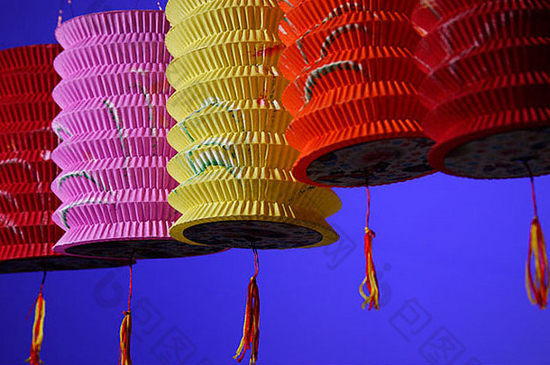 色彩鲜艳的中国人灯笼基斯中期秋天节日