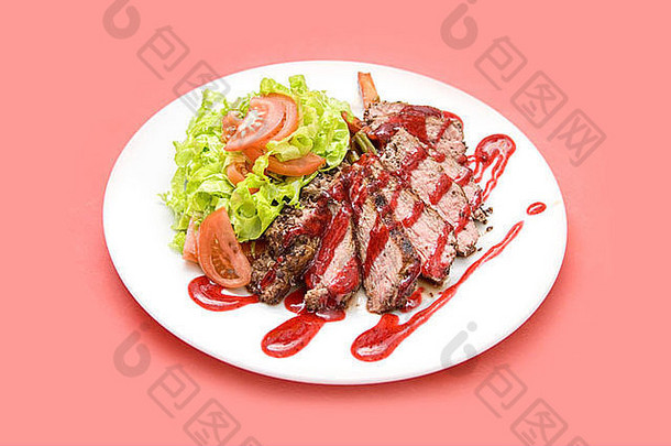 烤牛肉肉小红莓酱汁蔬菜