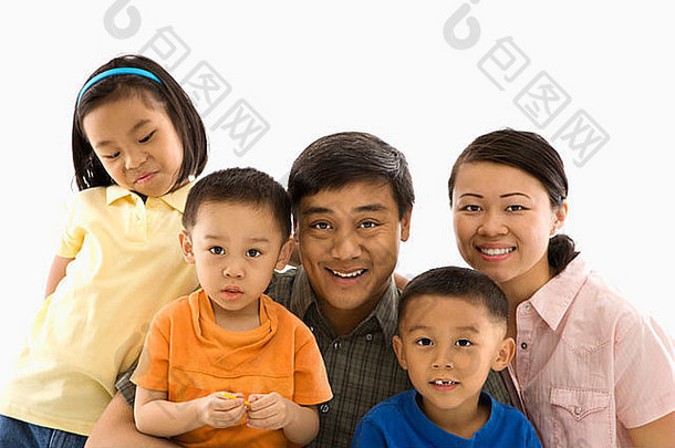 亚洲家庭肖像白色背景