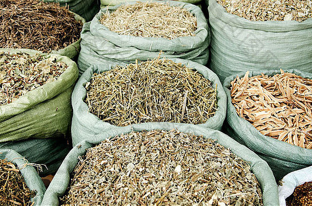 传统的草本植物越南市场