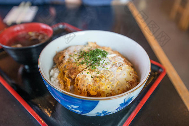 日本大米碗肉蛋