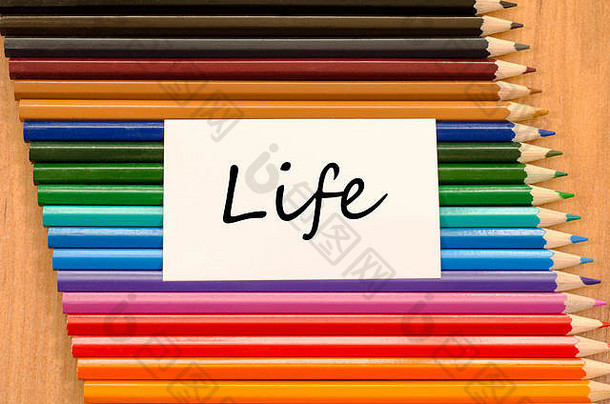 生活文本概念彩色的铅笔木背景