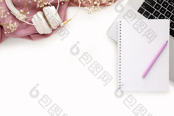 时尚女粉红色的配件集移动PC耳机笔记本