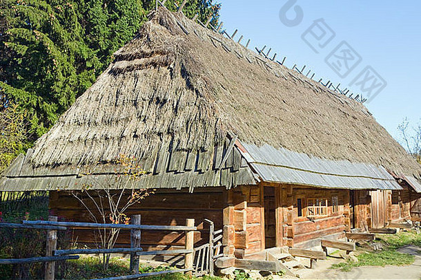 乌克兰历史国家木小屋茅草屋顶