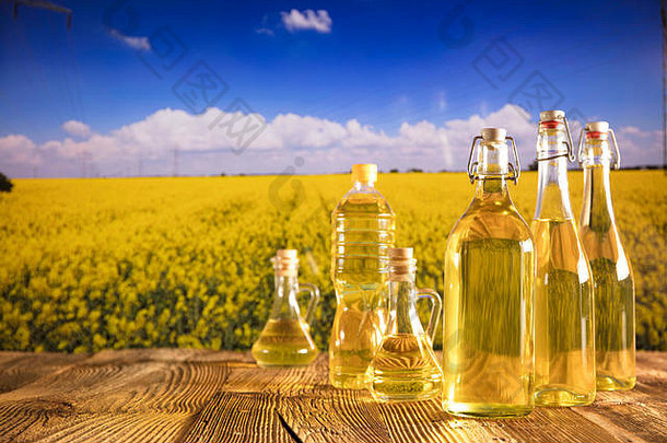 油菜籽石油概念油菜籽石油油菜籽场背景瓶石油乡村表格夏天时间的地方排版标志