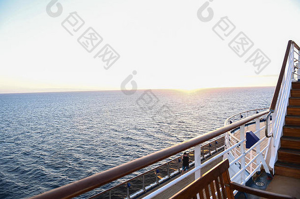 栏杆甲板地板巡航船日落海洋背景