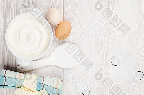 酸奶油碗鸡蛋木表格前视图复制空间