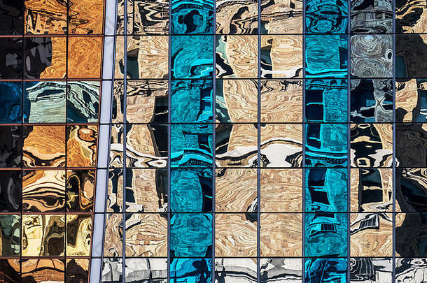 色彩斑斓的马赛克反射玻璃钢建筑较低的曼哈顿纽约城市美国