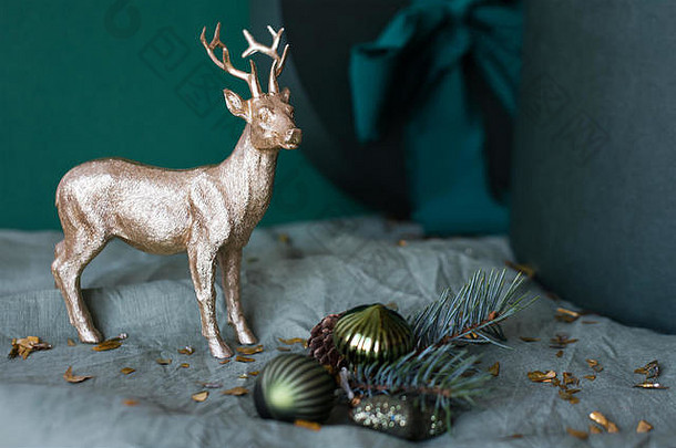 圣诞节驯鹿圣诞节装饰美丽的金驯鹿玩具圣诞老人助手装饰圣诞节树小玩意一年概念