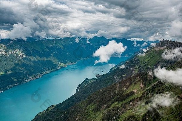 空中视图湖布里恩茨伊塞尔特瓦尔德伯恩阿尔卑斯山脉直升机