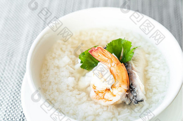 海鲜虾海低音煮熟的大米