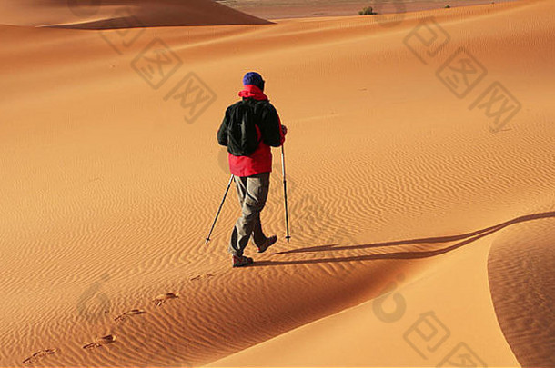 徒步旅行沙子沙漠
