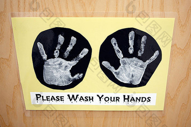 “请洗手的请注意幼儿园厕所。。。