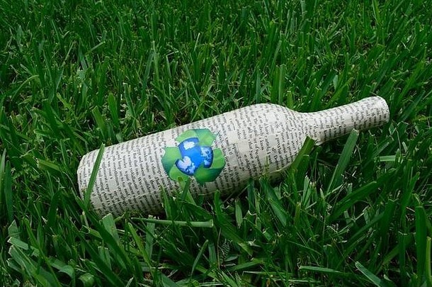 酒瓶覆盖单词世界回收铺设草