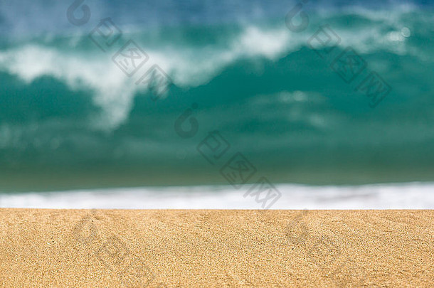 光滑的桑迪海滩领先的距离波