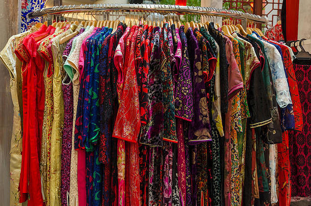 色彩斑斓的中国人旗袍挂出售中国人一年
