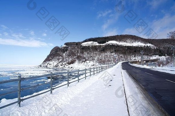 路知床半岛鄂霍次克海海冬天雪漂移冰北海道日本