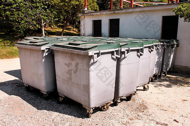 大垃圾容器垃圾垃圾桶里垃圾箱站行有序的收藏垃圾罐准备好了单独的垃圾集合环境