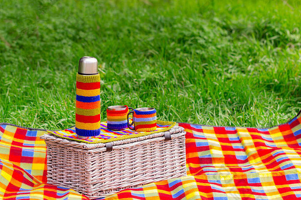 野餐草野餐篮子热水瓶茶