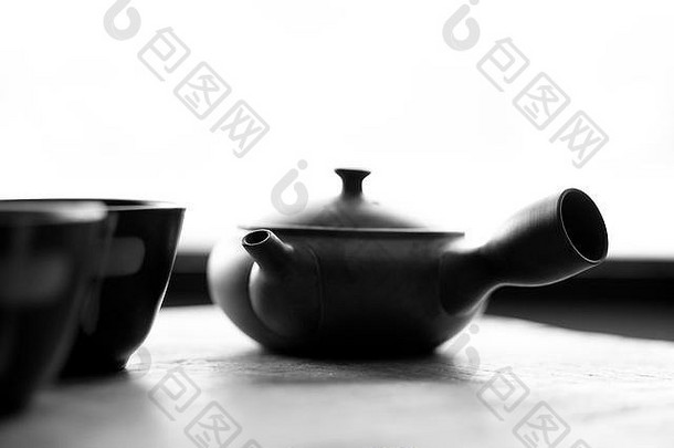 美丽的手精心制作日本茶能喝茶仪式