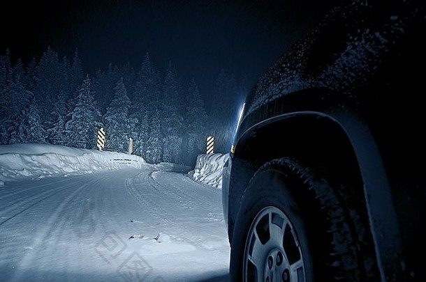 危险的冬天路晚上科罗拉多州路开车雪风暴