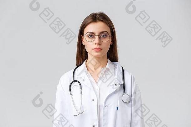 医疗保健工人医学保险科维德流感大流行概念严肃的表情聪明的专业医生护士白色实习医生风云