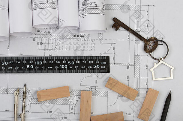 工作场所架构师关键小装饰品形状房子木块建设图纸工程工具