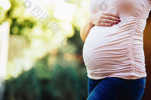 怀孕了女人三个月